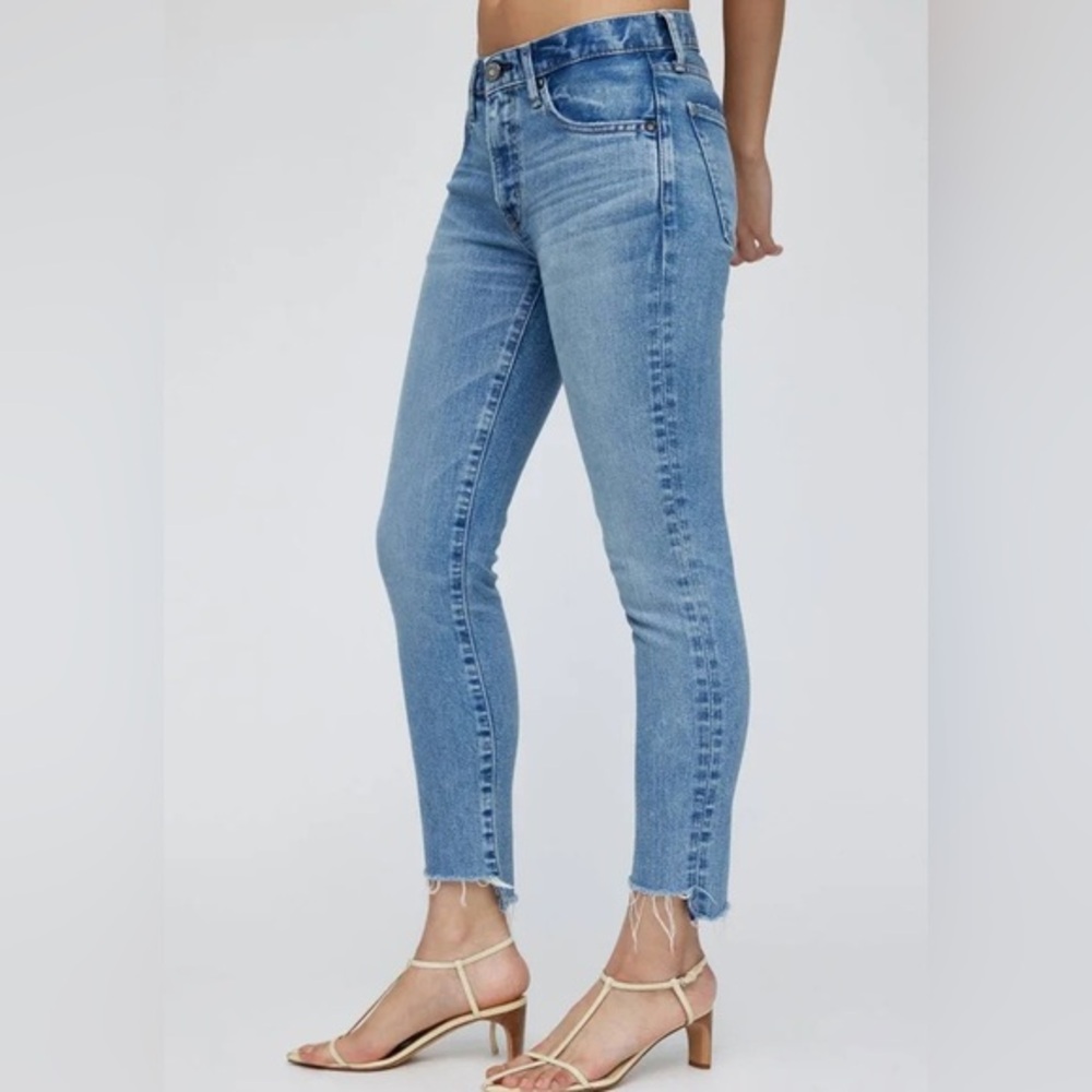 MOUSSY VINTAGE Blossom Skinny Crop Chewed Hem Jeans Light Medium Wash Size 27